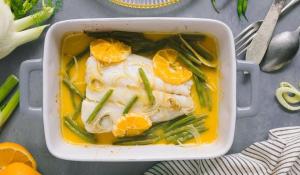 Lluç al forn amb salsa de taronja